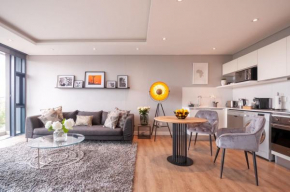 Greenpoint Designer Apartment near Stadium & Waterfront